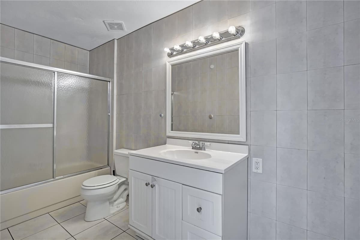 2577 DERBYSHIRE CIRCLE — photo 19 of 37