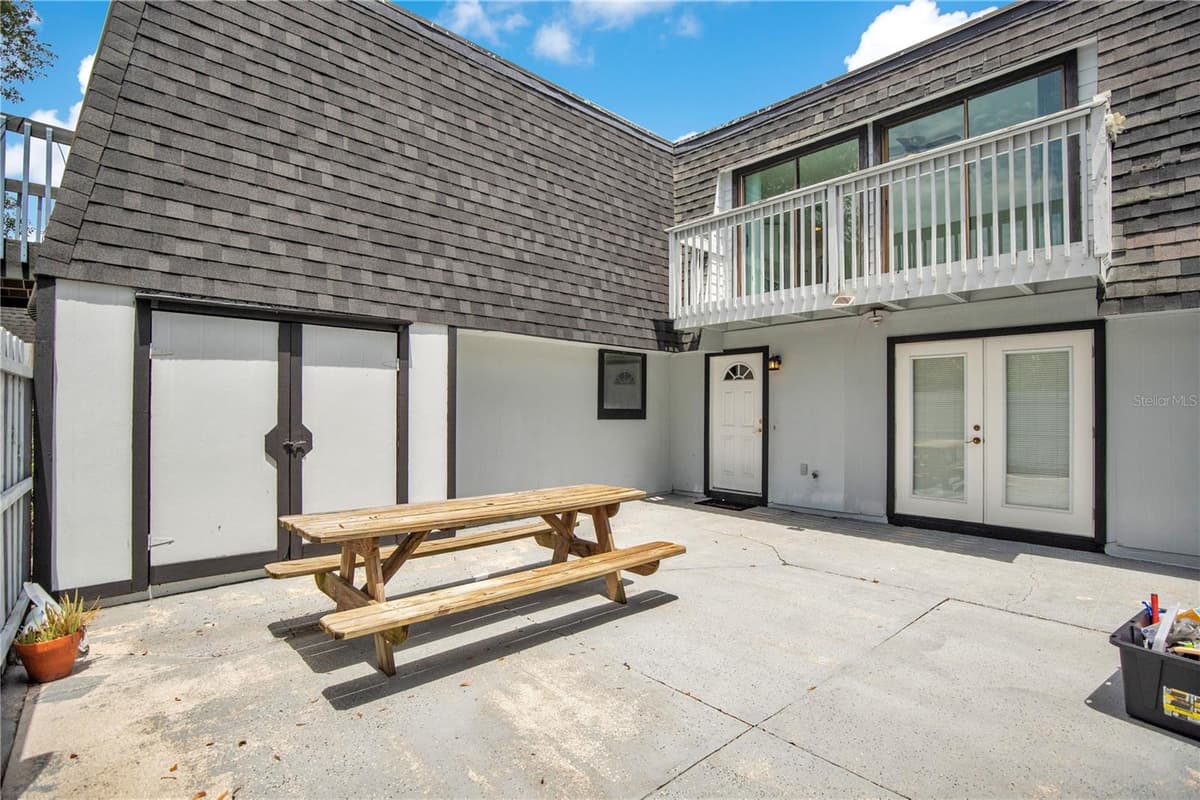 2577 DERBYSHIRE CIRCLE — photo 3 of 37