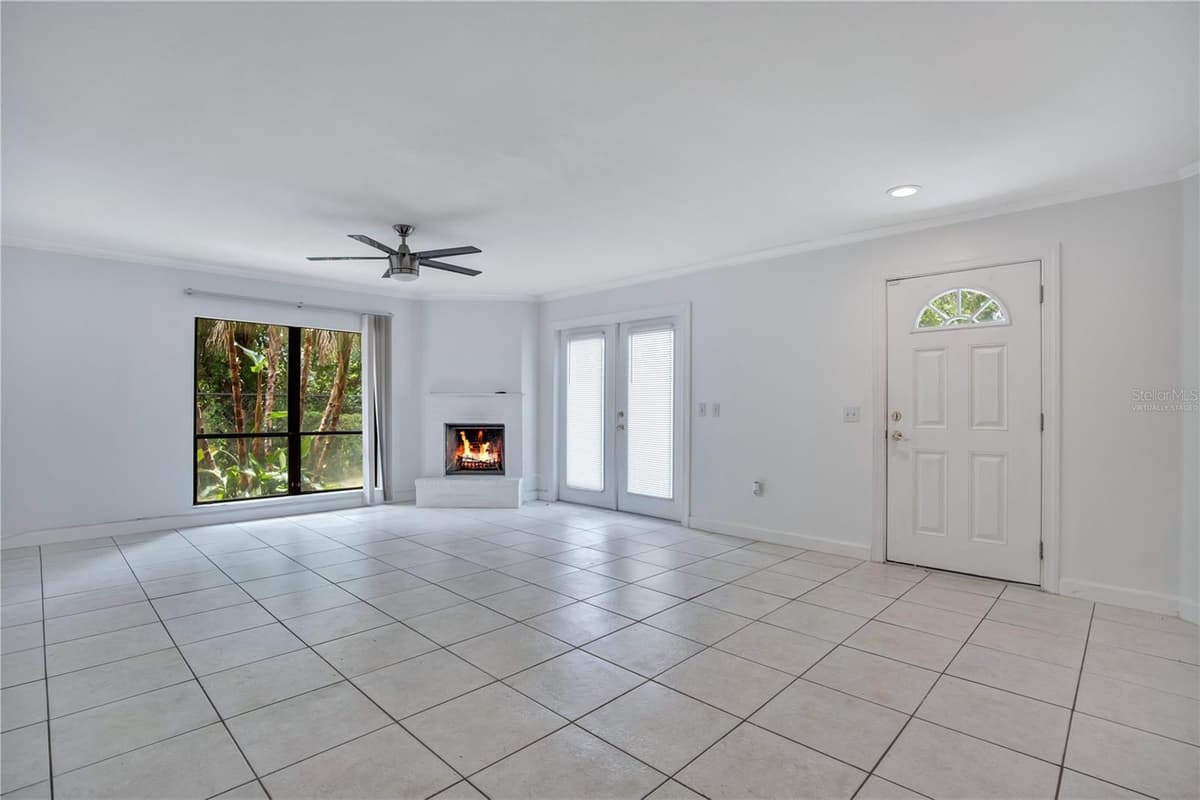 2577 DERBYSHIRE CIRCLE — photo 6 of 37