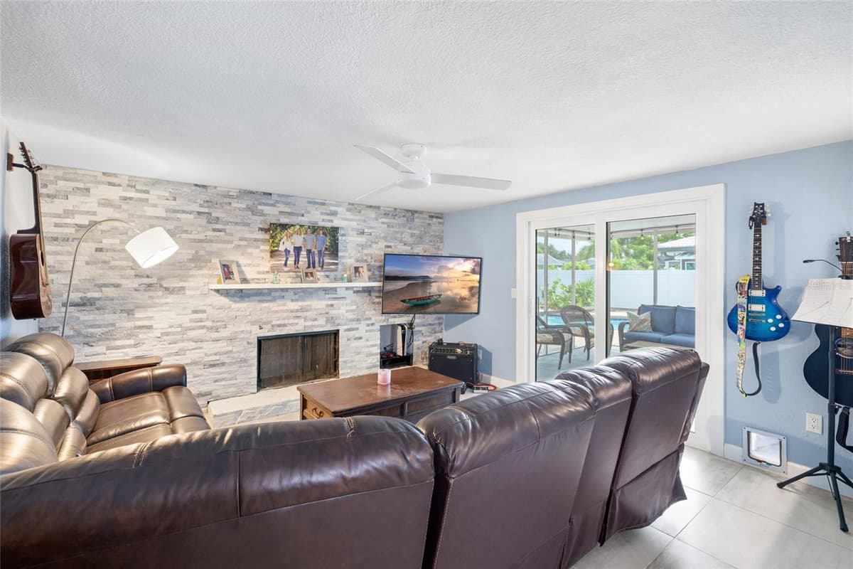 1070 MCCARTY STREET — photo 35 of 59