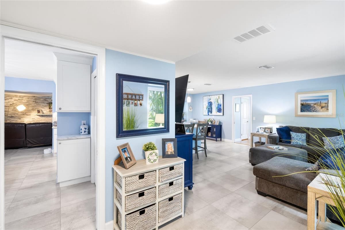 1070 MCCARTY STREET — photo 7 of 59