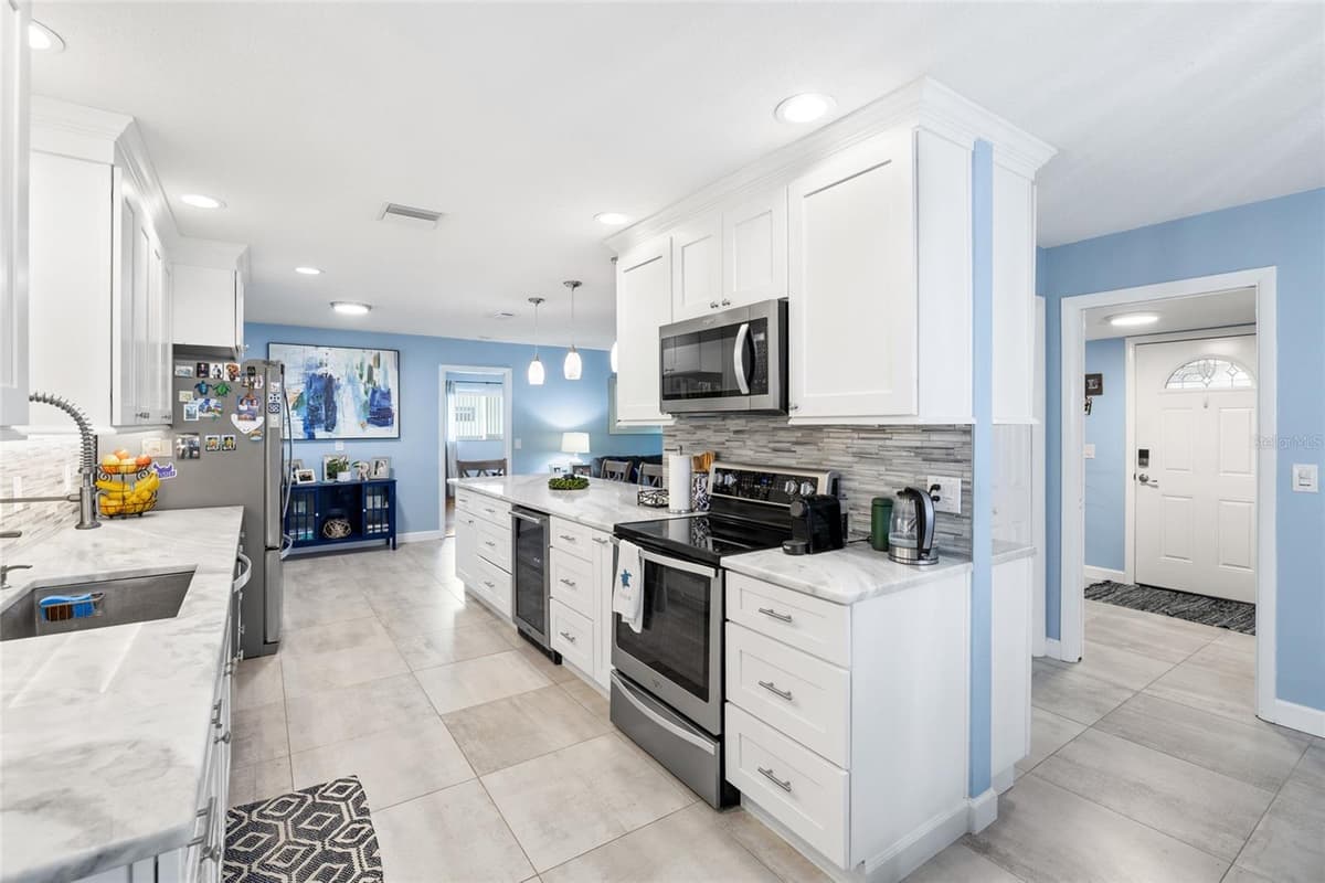 1070 MCCARTY STREET — photo 17 of 59