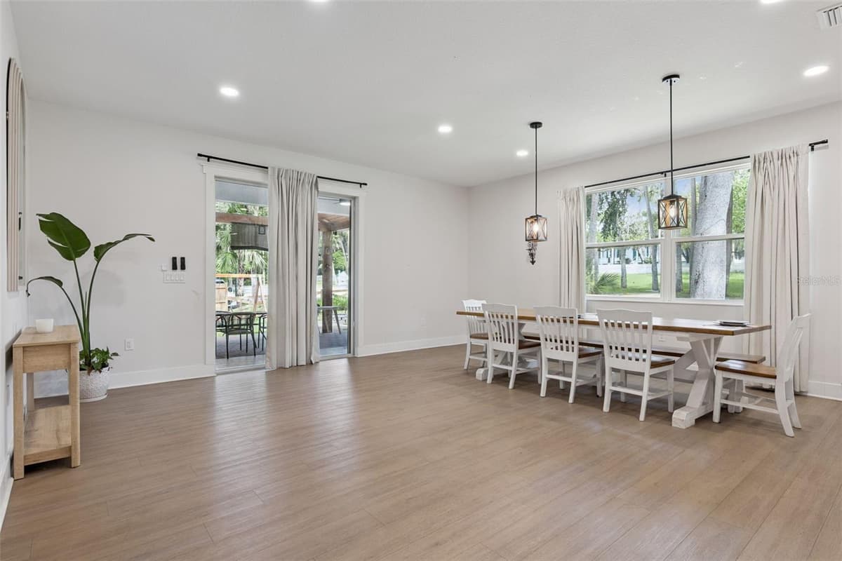 215 SUNRISE BOULEVARD — photo 20 of 61