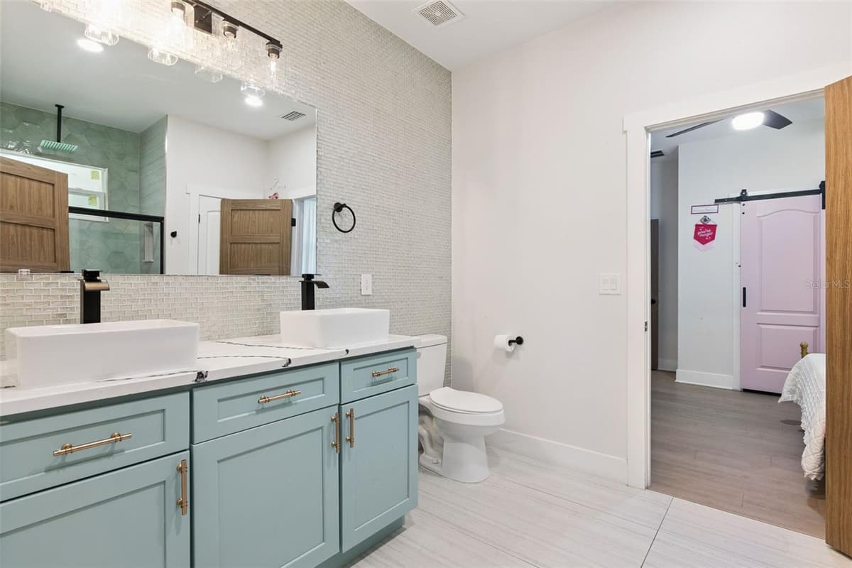 215 SUNRISE BOULEVARD — photo 33 of 61