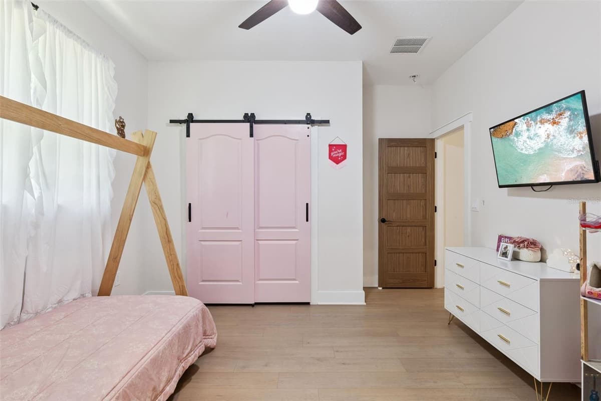 215 SUNRISE BOULEVARD — photo 31 of 61