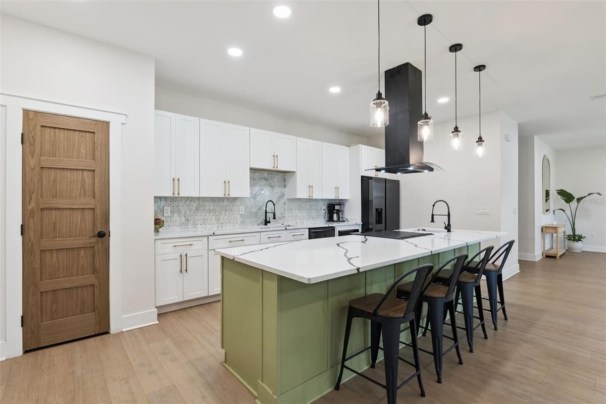 215 SUNRISE BOULEVARD — photo 13 of 61