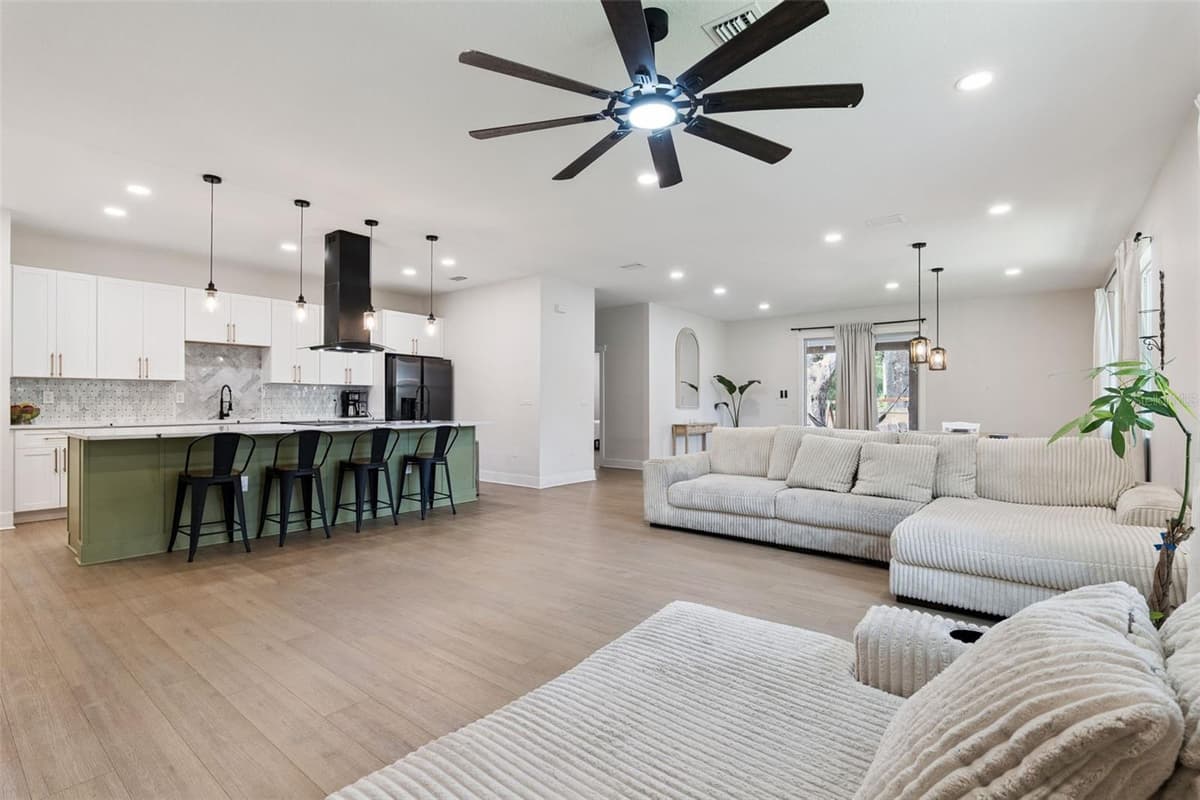 215 SUNRISE BOULEVARD — photo 12 of 61