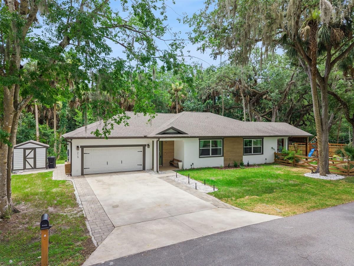 215 SUNRISE BOULEVARD — photo 4 of 61