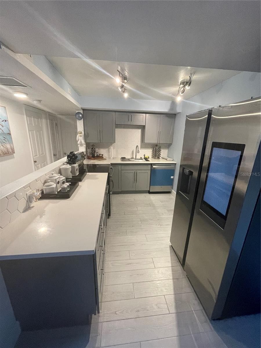 223 COLUMBIA DRIVE — photo 15 of 23