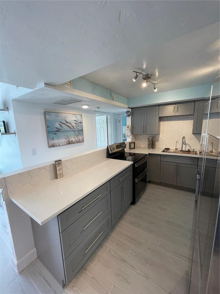 223 COLUMBIA DRIVE — photo 12 of 23