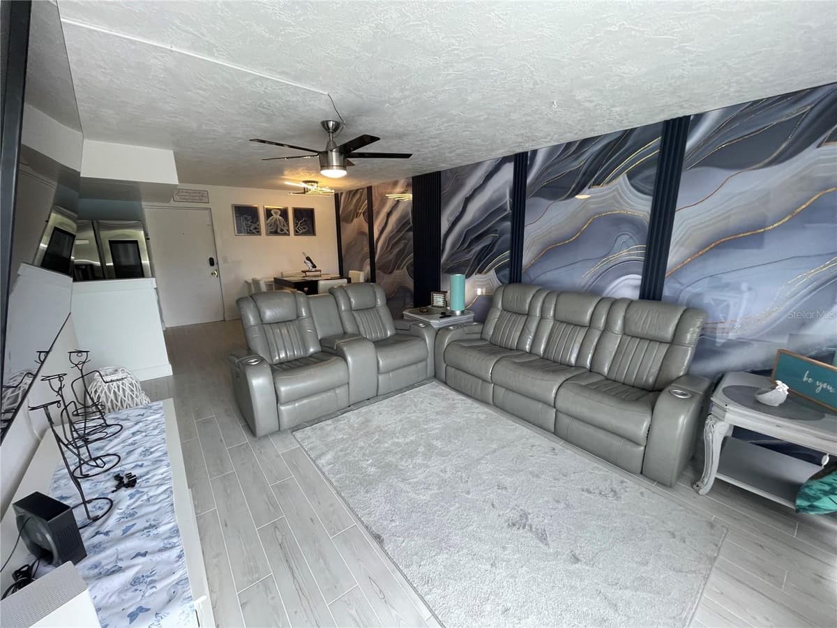 223 COLUMBIA DRIVE — photo 8 of 23