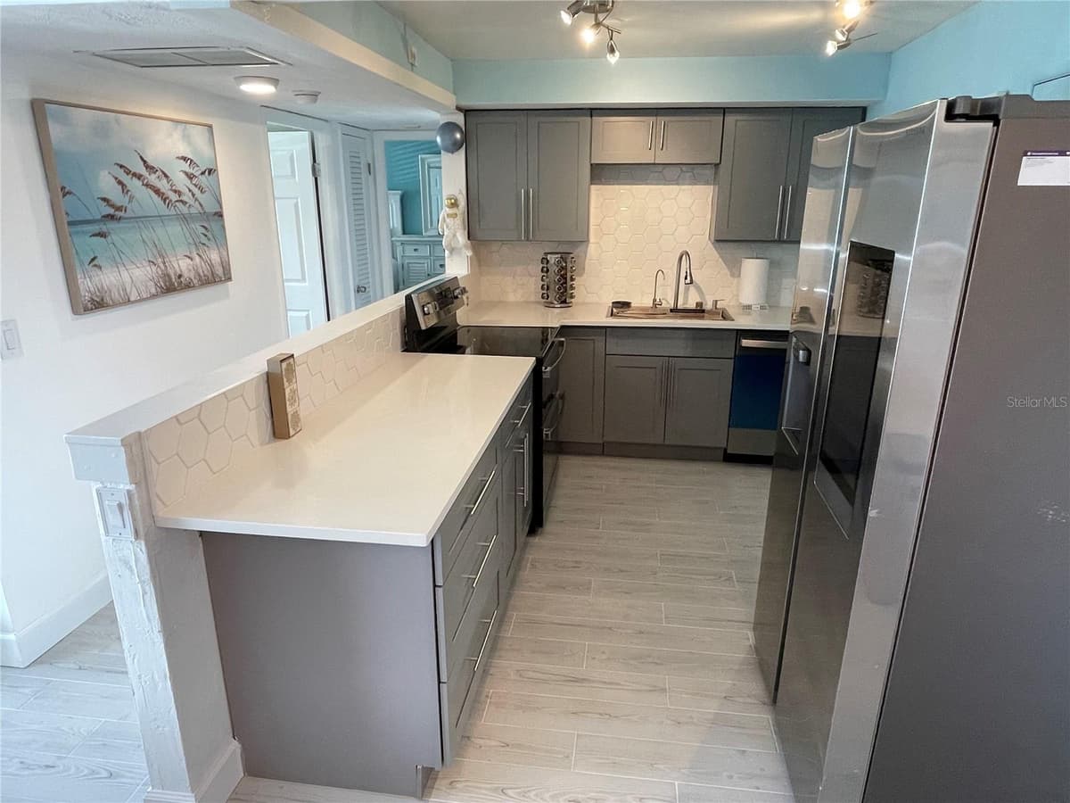 223 COLUMBIA DRIVE — photo 13 of 23