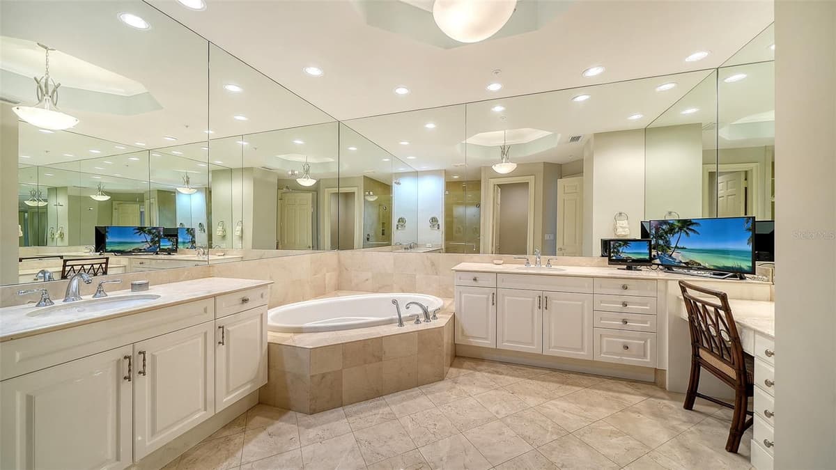 1300 BENJAMIN FRANKLIN DRIVE — photo 26 of 91