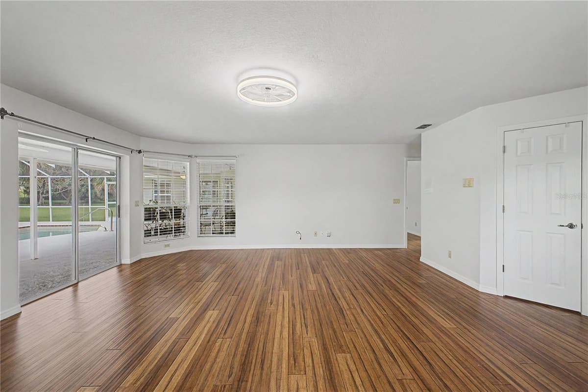 1154 TRIPLE CROWN LOOP — photo 31 of 82