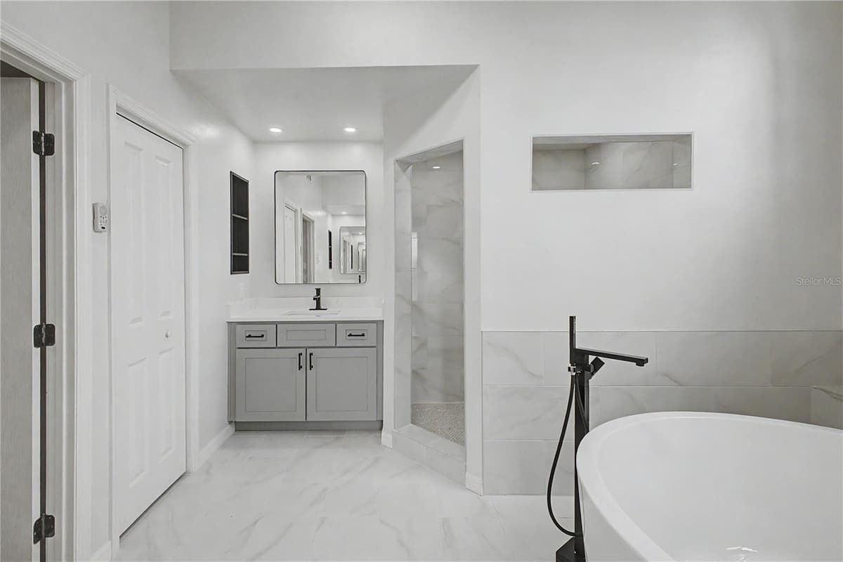1154 TRIPLE CROWN LOOP — photo 35 of 82