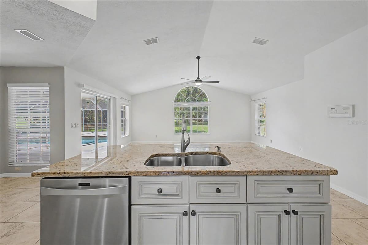 1154 TRIPLE CROWN LOOP — photo 17 of 82