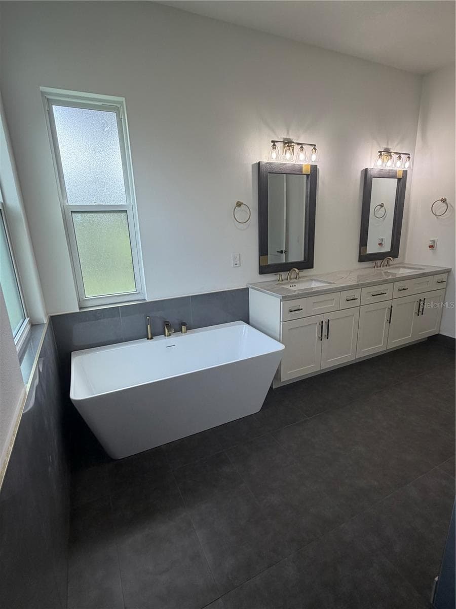 1148 TURNER LANE — photo 12 of 31