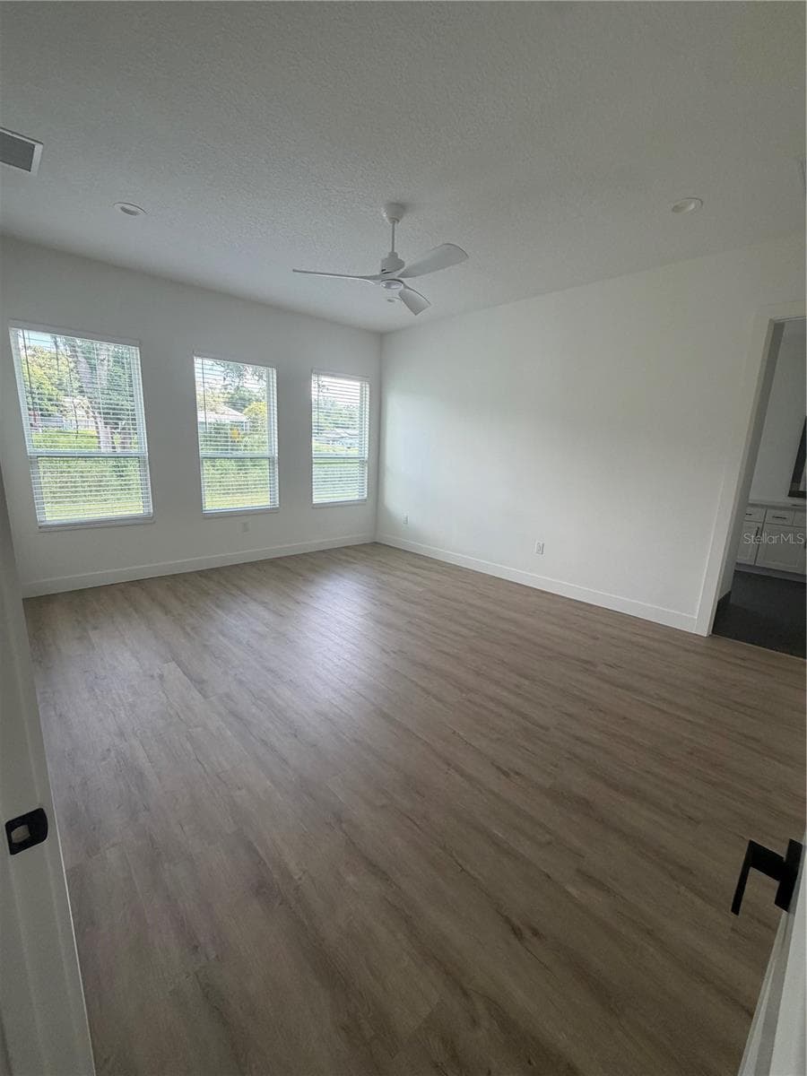 1148 TURNER LANE — photo 11 of 31