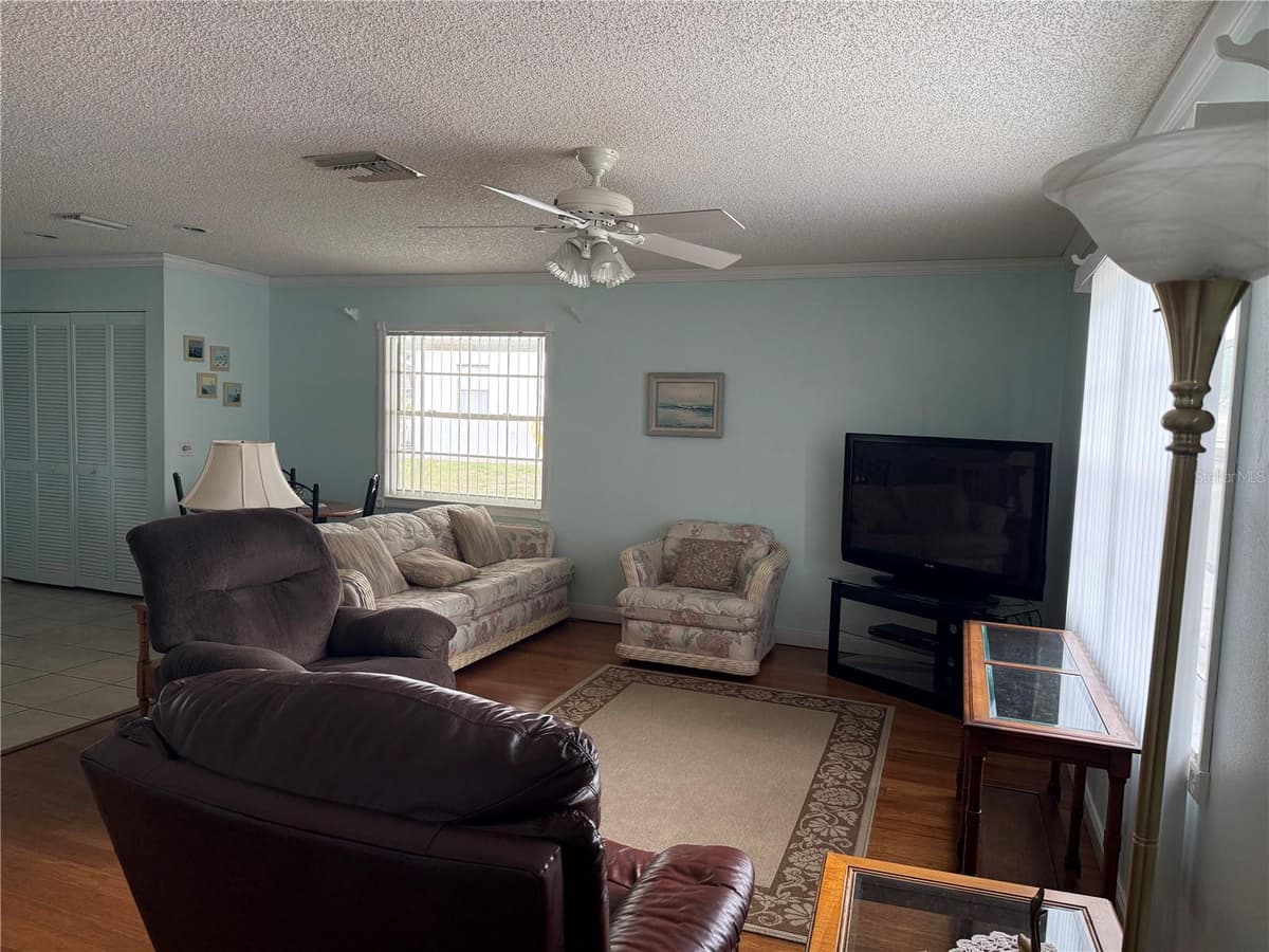 12131 ROCKFORD STREET — photo 3 of 39