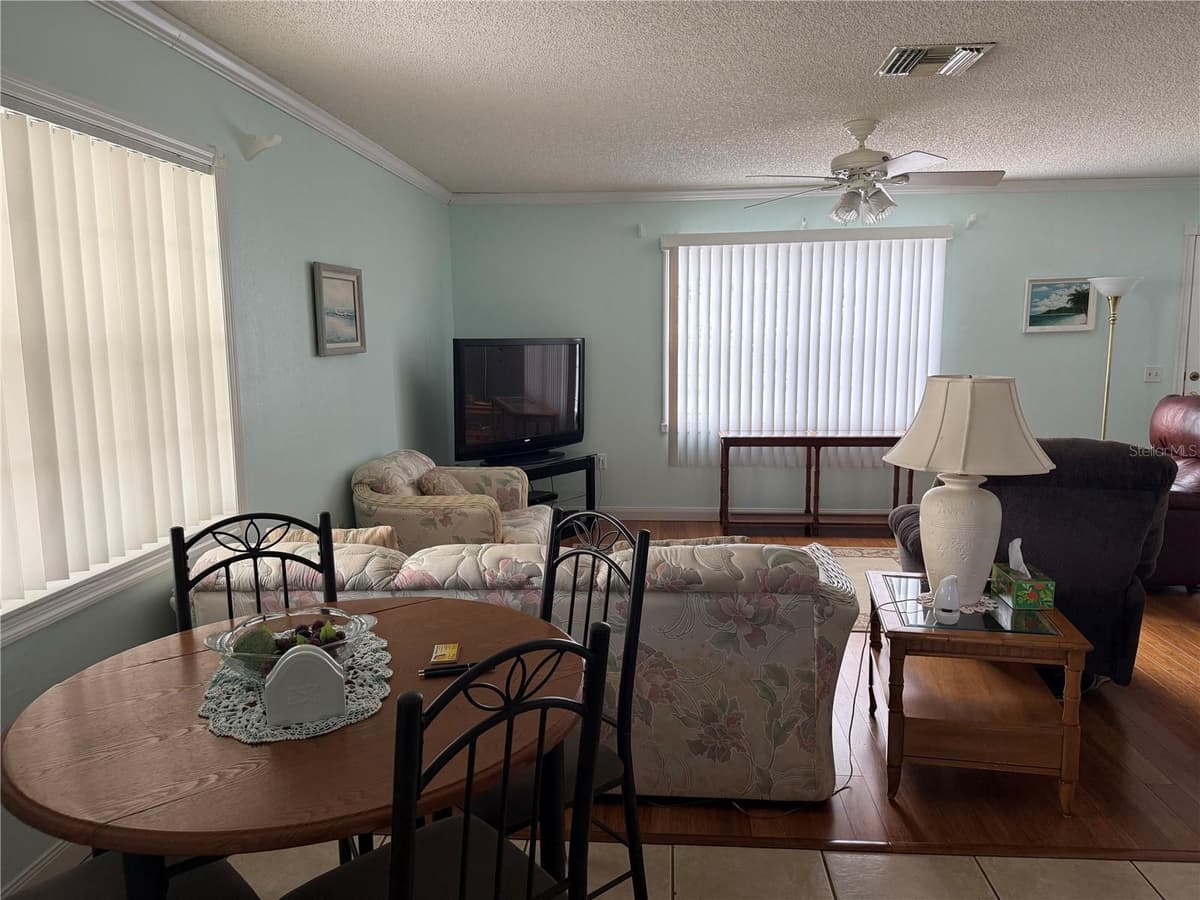 12131 ROCKFORD STREET — photo 9 of 39