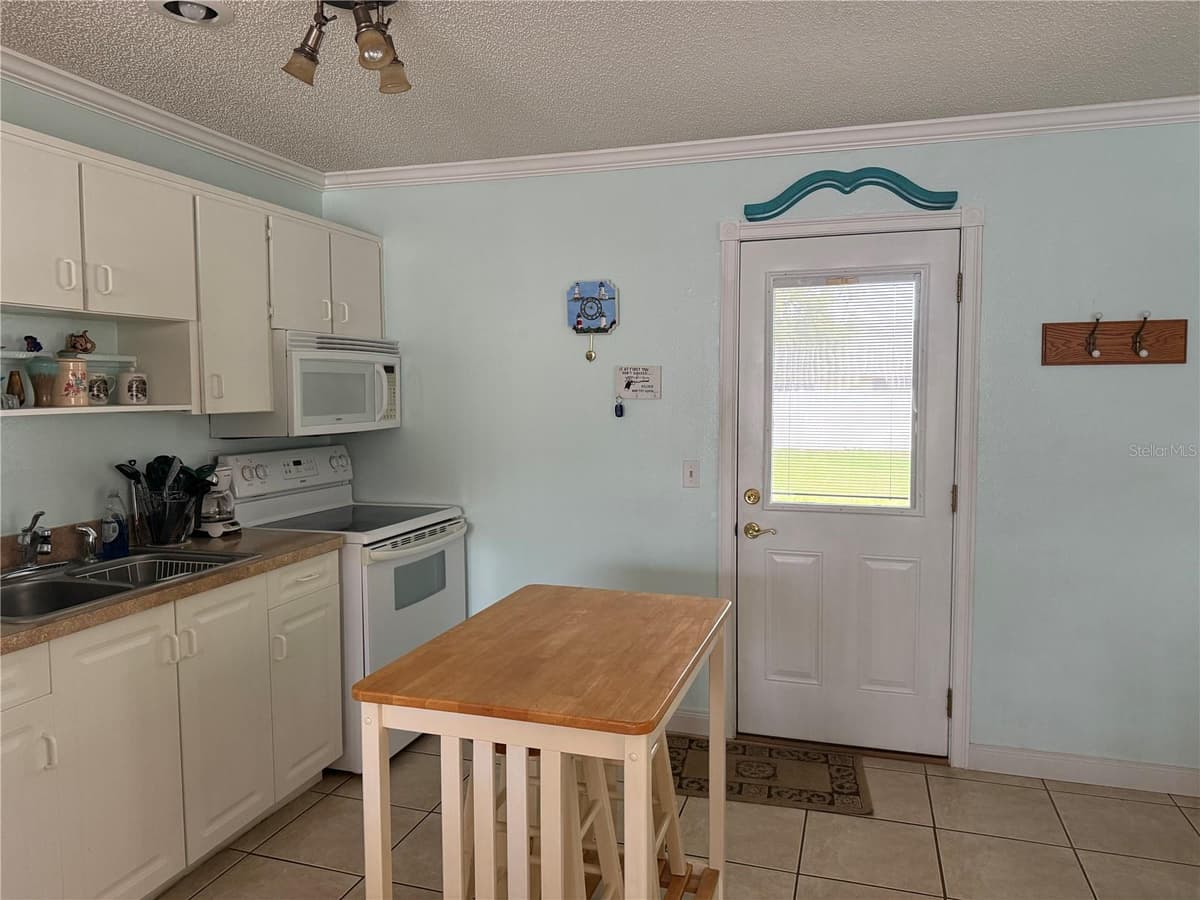 12131 ROCKFORD STREET — photo 12 of 39