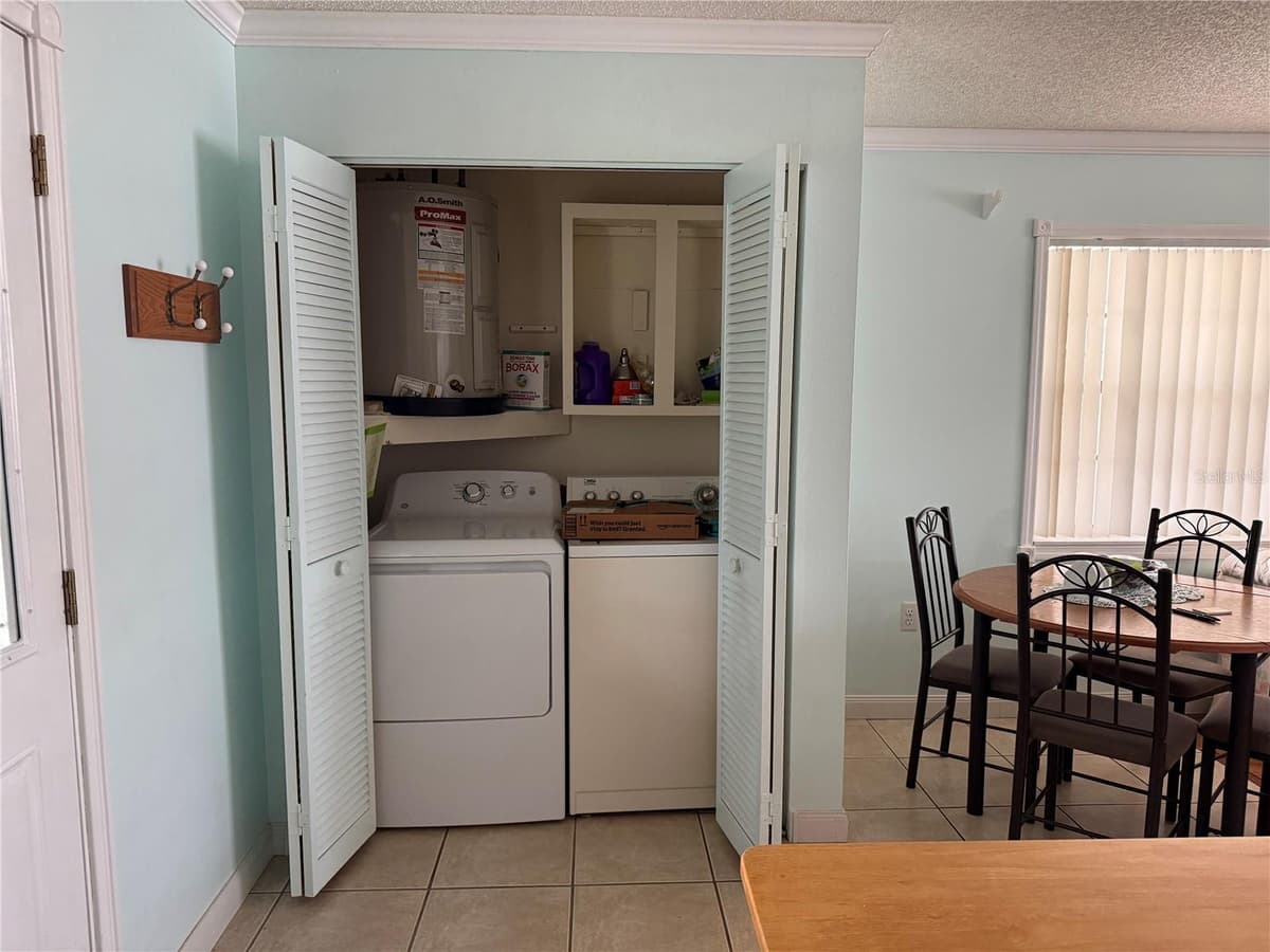 12131 ROCKFORD STREET — photo 8 of 39