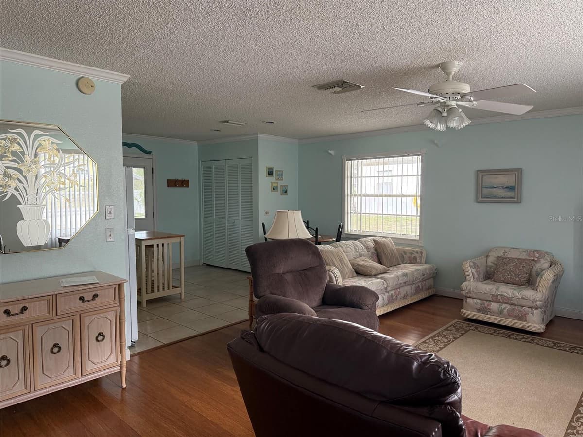 12131 ROCKFORD STREET — photo 4 of 39