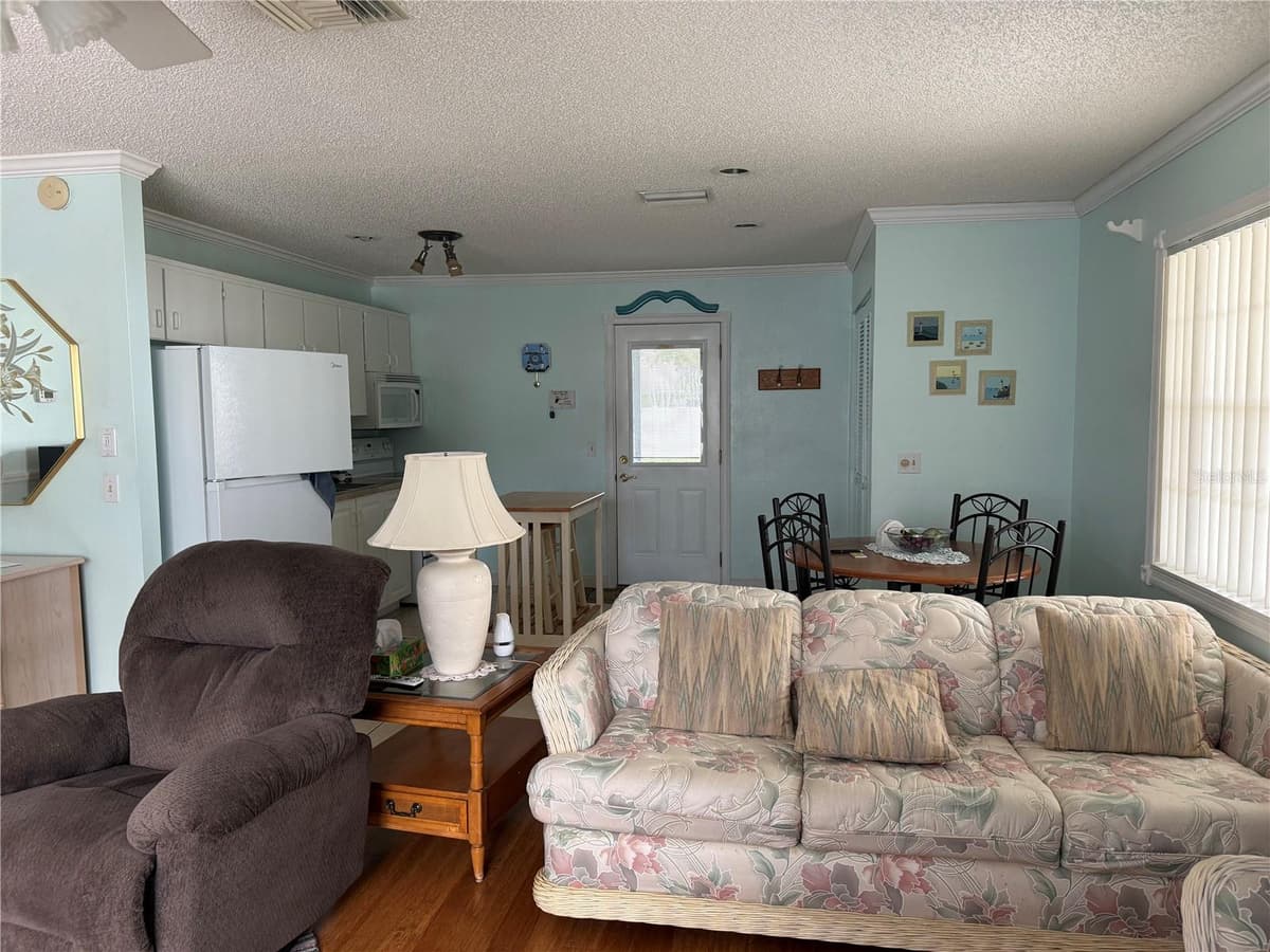 12131 ROCKFORD STREET — photo 13 of 39