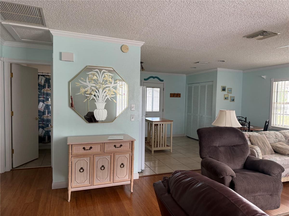 12131 ROCKFORD STREET — photo 5 of 39
