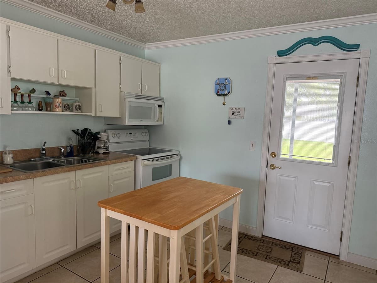 12131 ROCKFORD STREET — photo 7 of 39