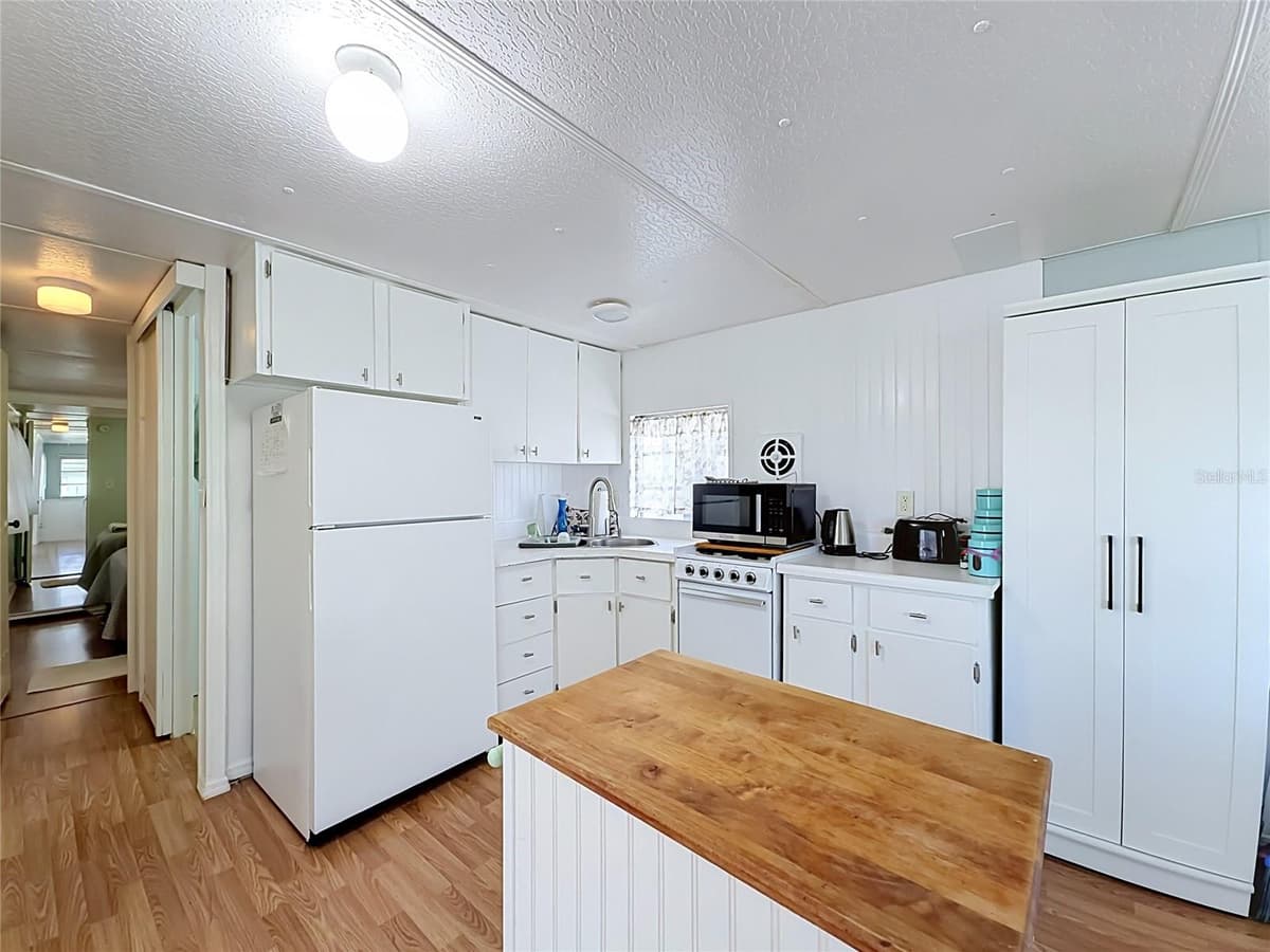 12674 SEMINOLE BOULEVARD — photo 11 of 21