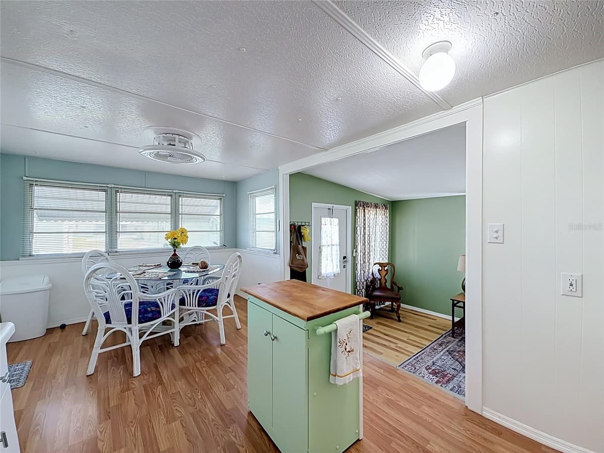 12674 SEMINOLE BOULEVARD — photo 10 of 21