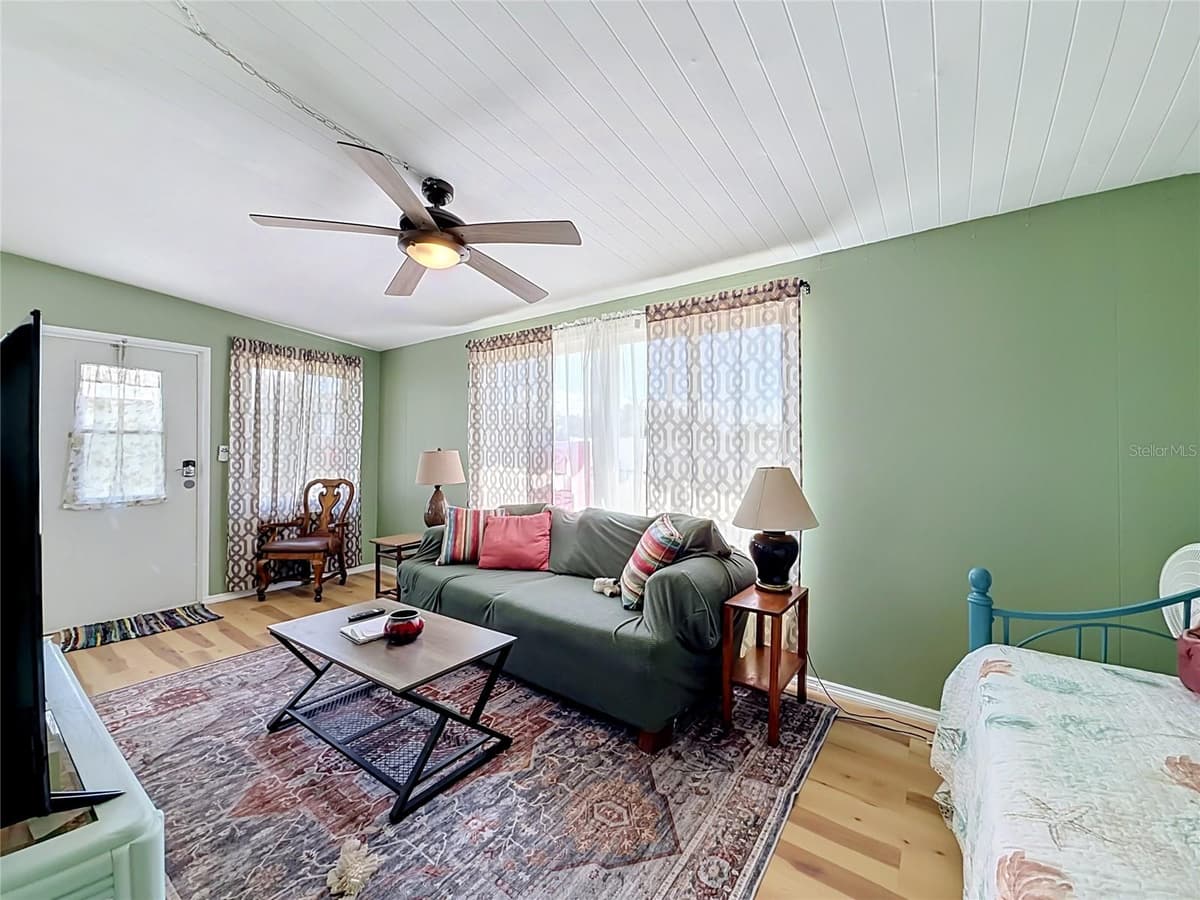 12674 SEMINOLE BOULEVARD — photo 5 of 21