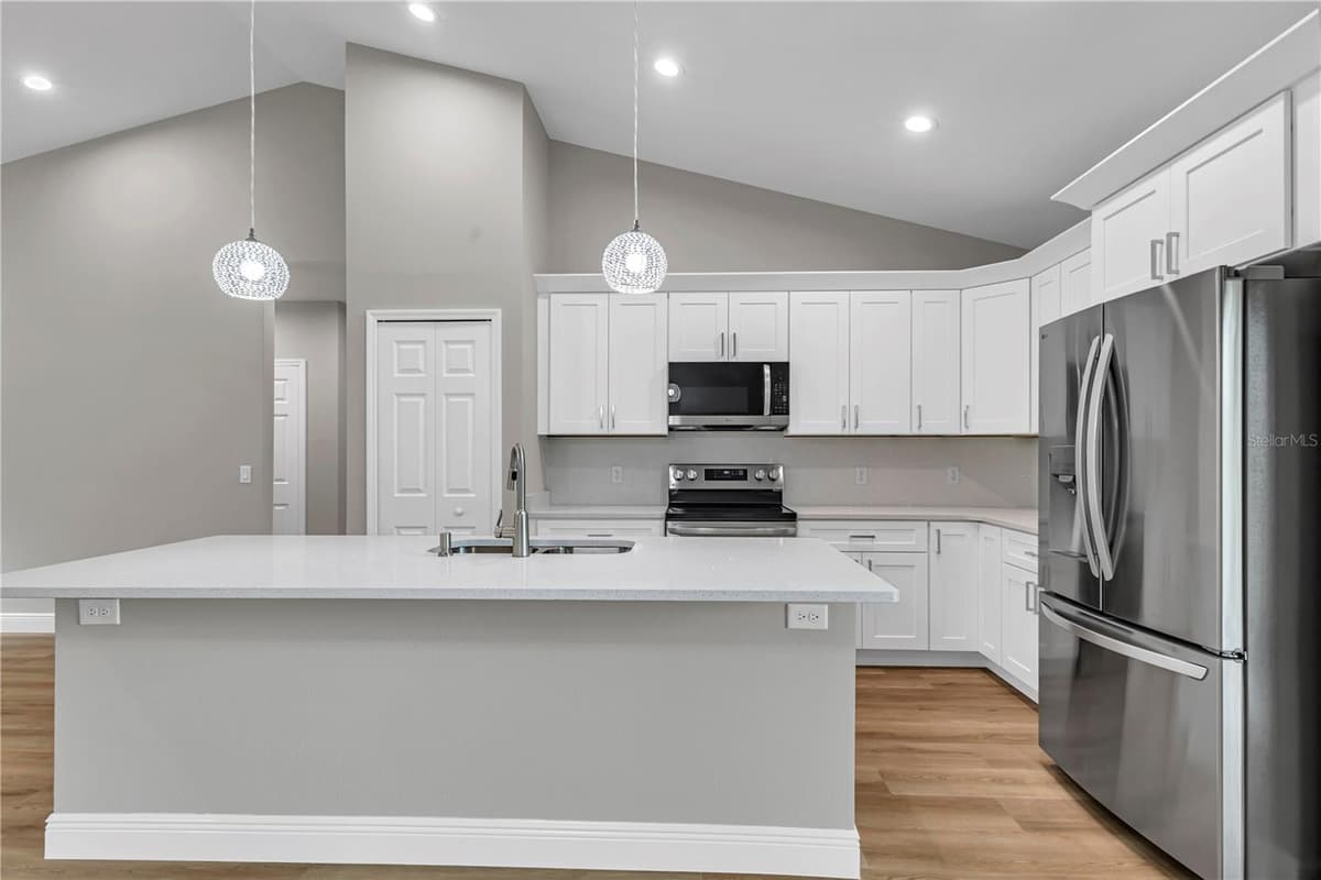 379 ORANGE AVENUE — photo 17 of 32