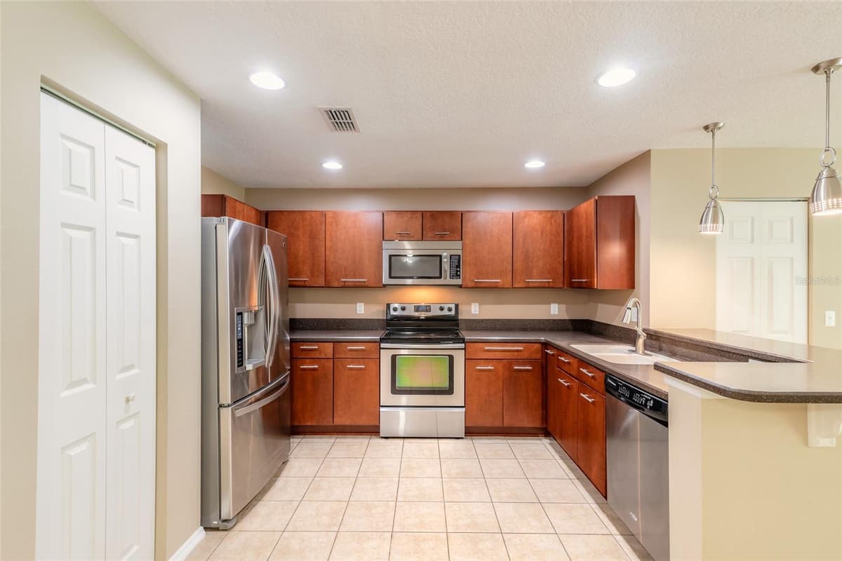 2669 SICILY DRIVE — photo 9 of 41