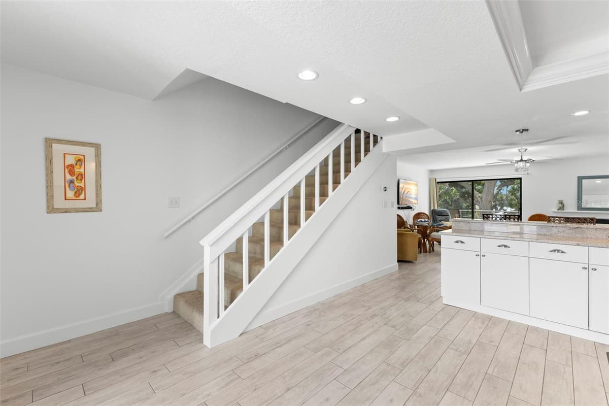 433 PAULA DRIVE — photo 6 of 38