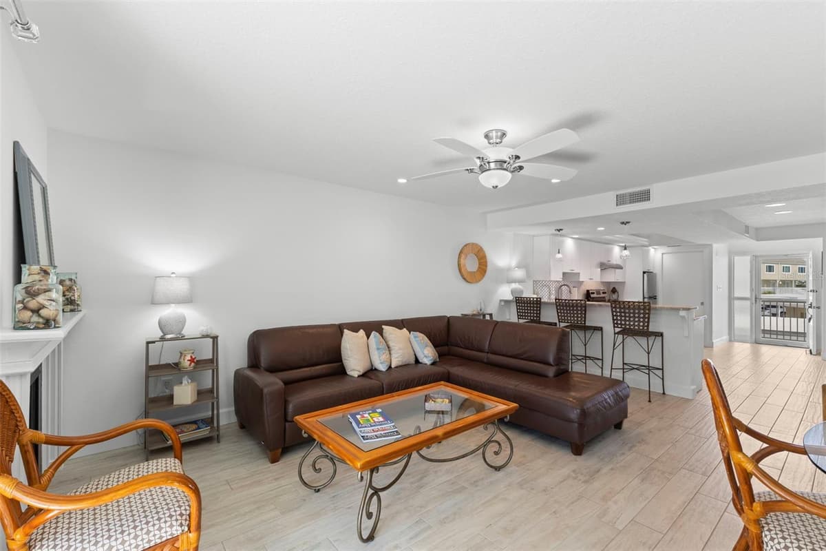 433 PAULA DRIVE — photo 10 of 38