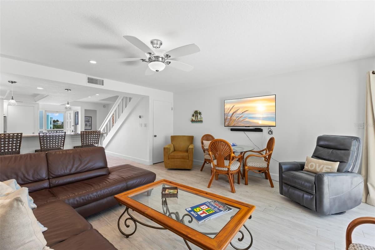433 PAULA DRIVE — photo 11 of 38