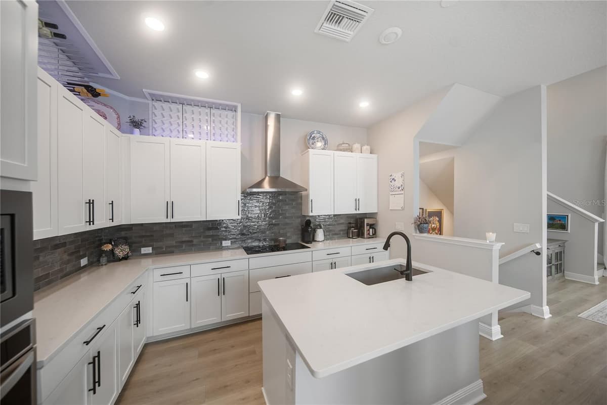 2501 BOONE COURT — photo 5 of 55