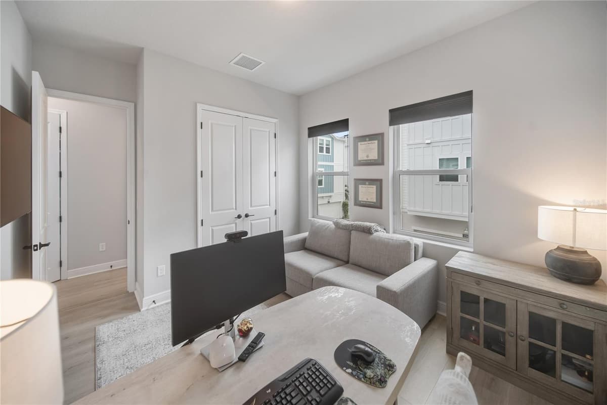 2501 BOONE COURT — photo 11 of 55