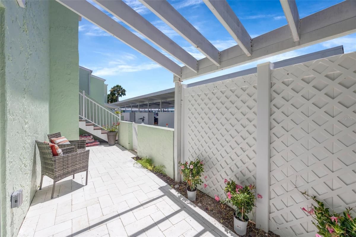 1 WINDRUSH BOULEVARD — photo 4 of 58