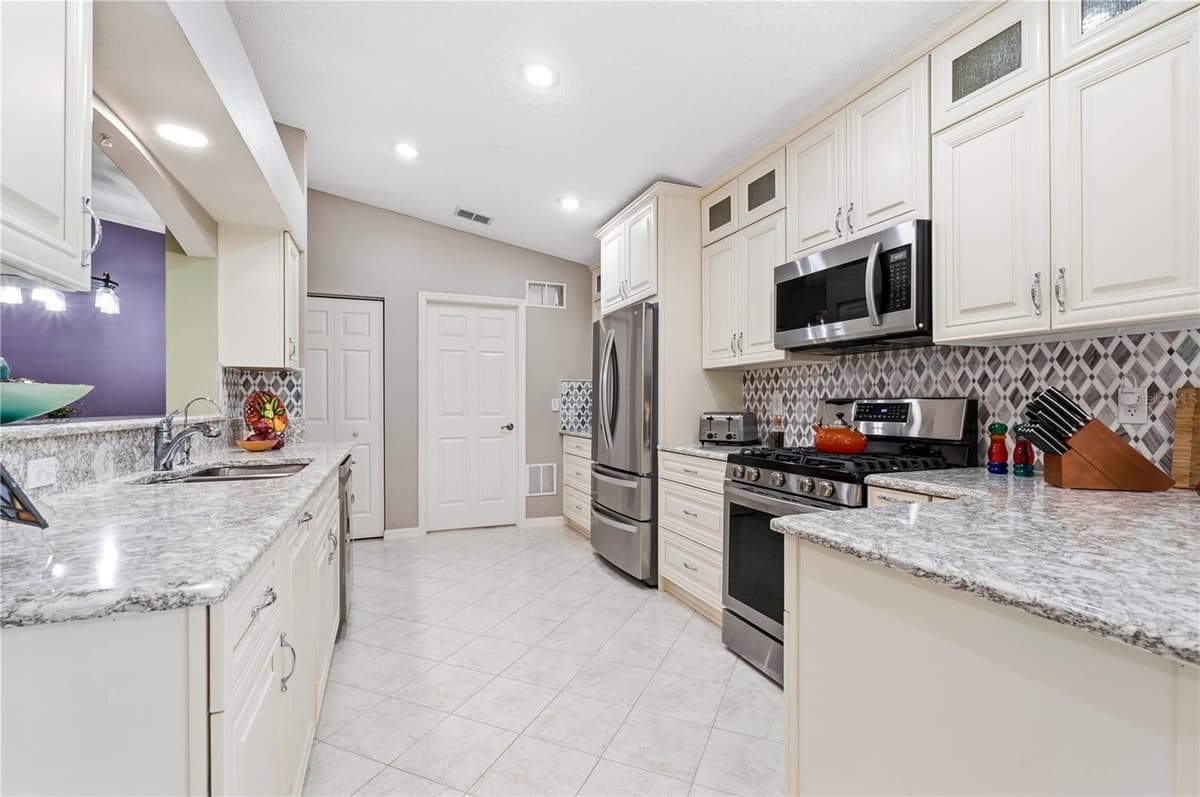 842 OLD OAKS LANE — photo 12 of 56