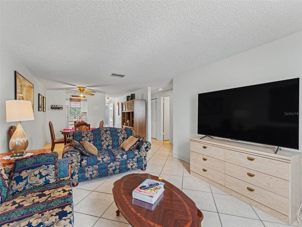 6340 PROVIDENCE CIRCLE — photo 6 of 13