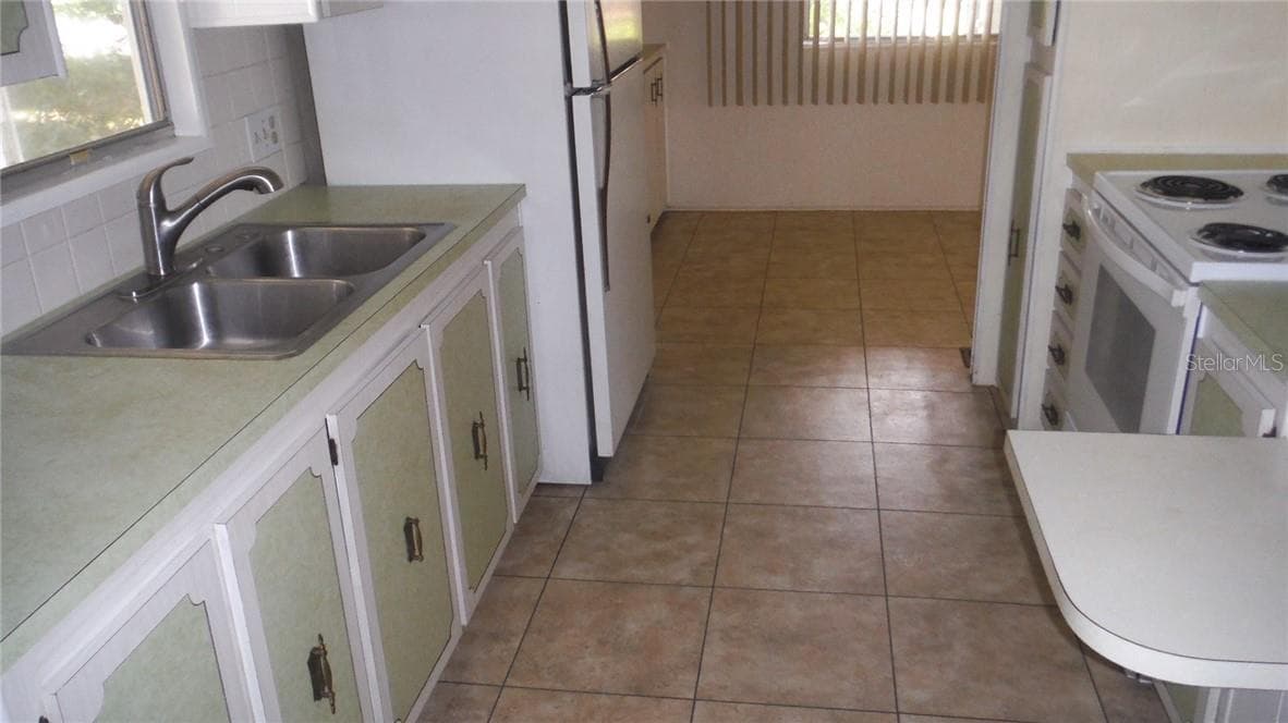 37 HONEY BEAR COURT — photo 5 of 25