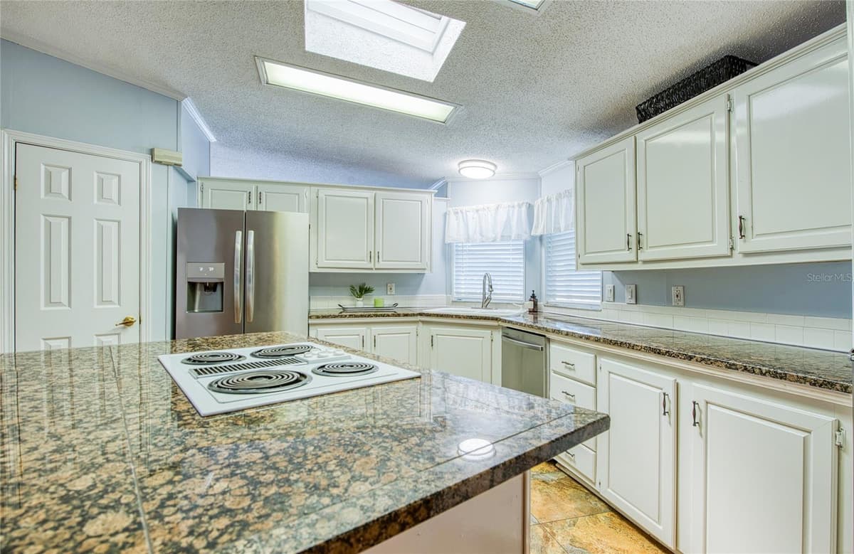 480 TROUT LANE — photo 10 of 62