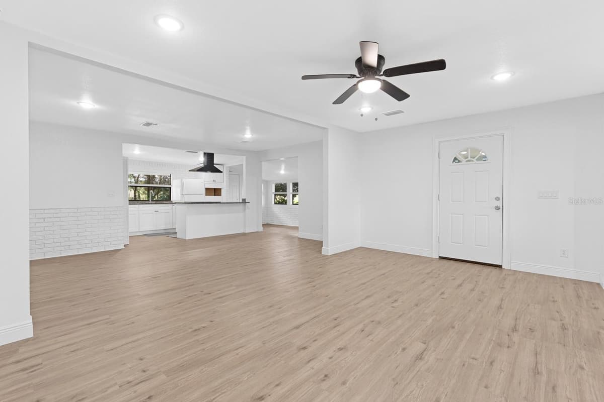 12616 THONOTOSASSA ROAD — photo 9 of 54