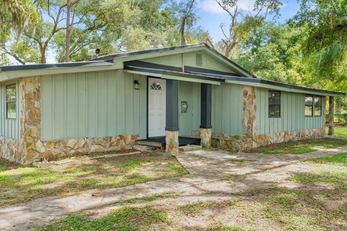 12616 THONOTOSASSA ROAD — photo 2 of 54