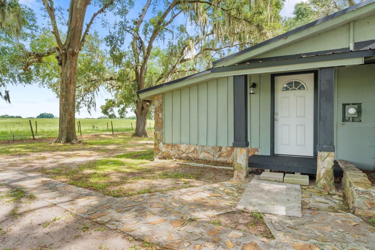 12616 THONOTOSASSA ROAD — photo 4 of 54
