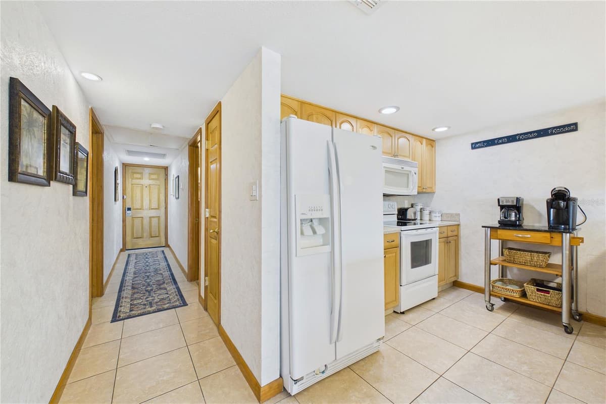 19610 GULF BOULEVARD — photo 4 of 50