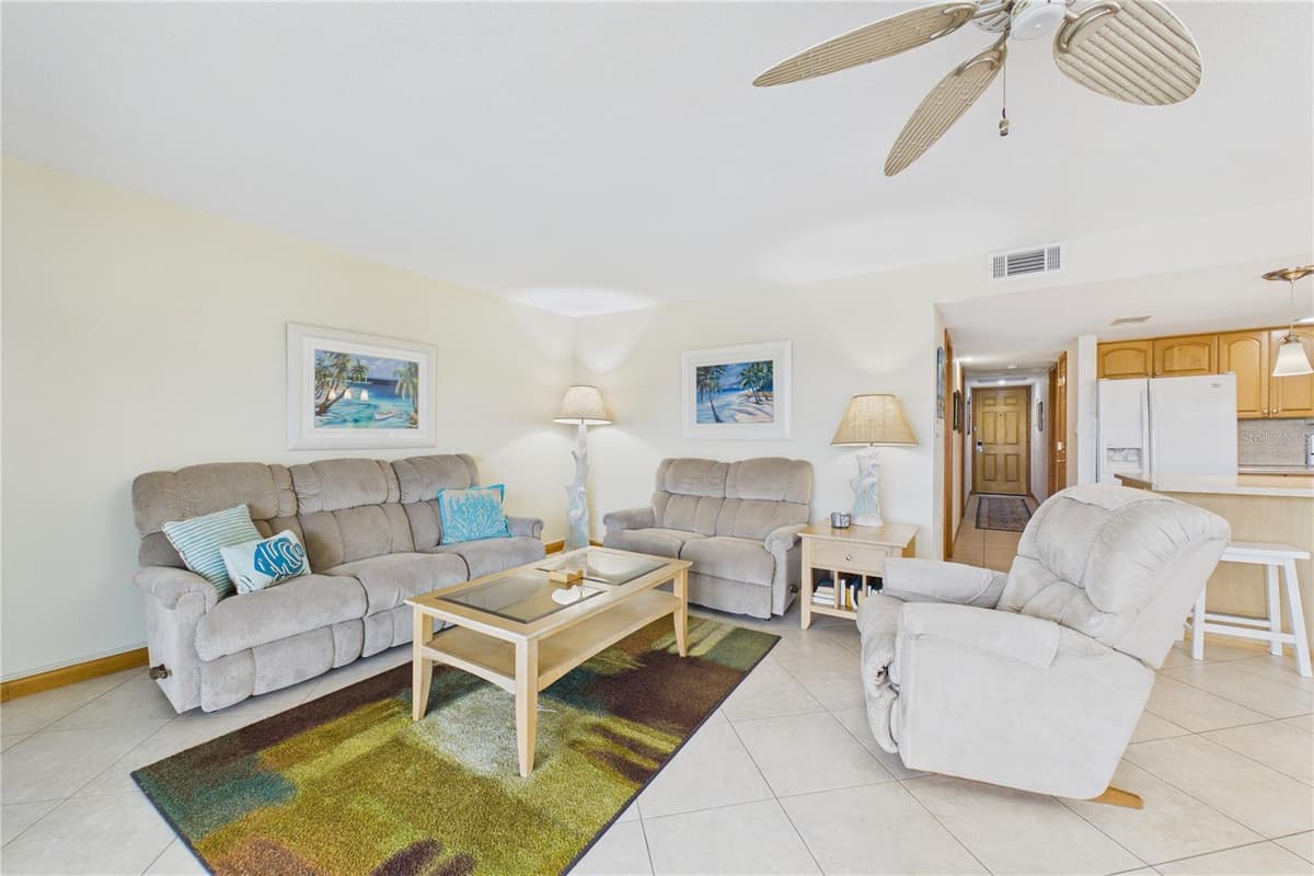 19610 GULF BOULEVARD — photo 13 of 50